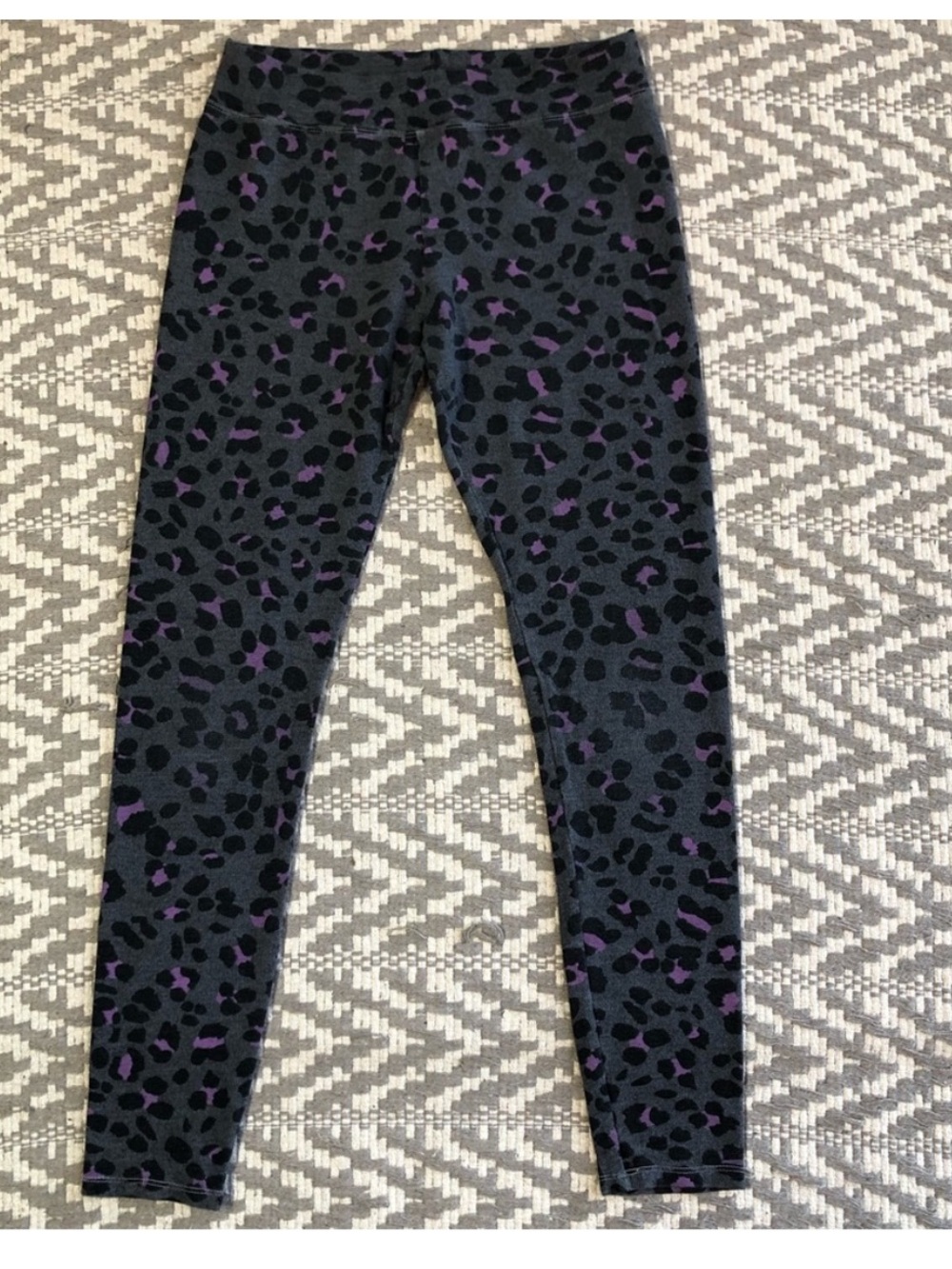 Sundry leopard yoga pants size 2 in heather grey
